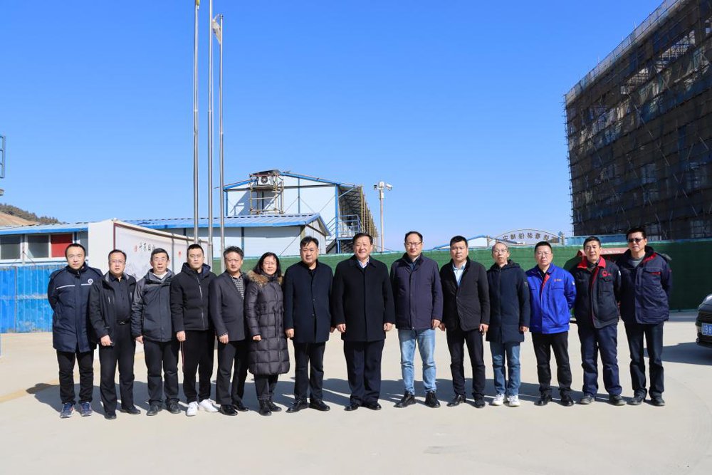 董事局主席探望大连华一锂电建设团队.png