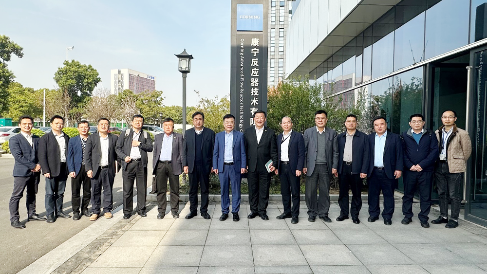 008PG国际集团董事局主席朱建民率队会见康宁反应器手艺有限公司.png