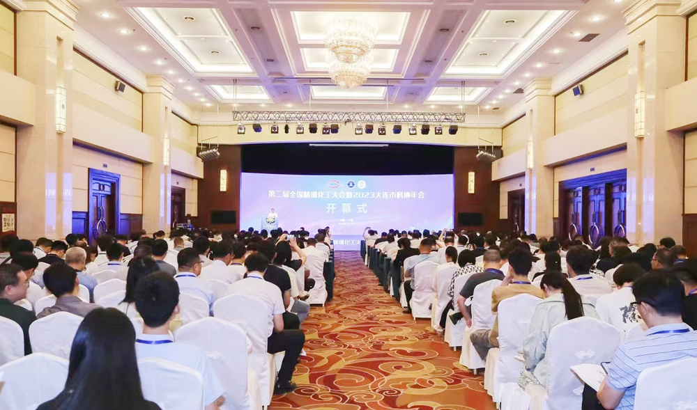 朱建民应邀出席第二届天下细腻化工大会并主持分会场报告会和交流会 (2).png