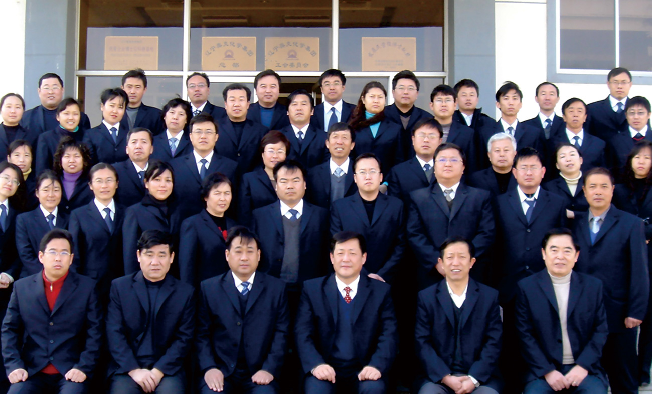 2007年12月集团部分治理职员签约合影