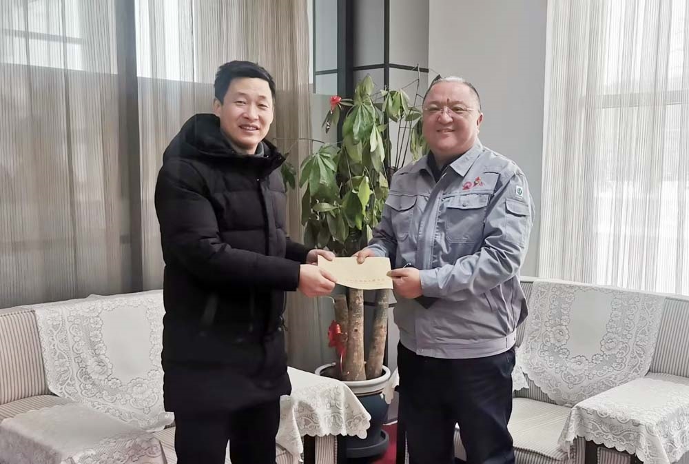 集团党委书记梁军接待辽阳市残联向导到008PG国际走访慰问 (1).jpg